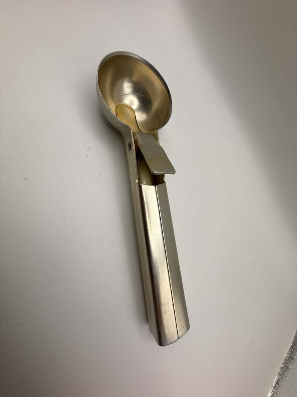 Vintage Aluminum Ice Cream Scoop with Thumb Lever Release (Pat. No. 2756698)